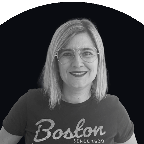 Laura Castillo — Founder & CEO · Nostos Digital Marketing